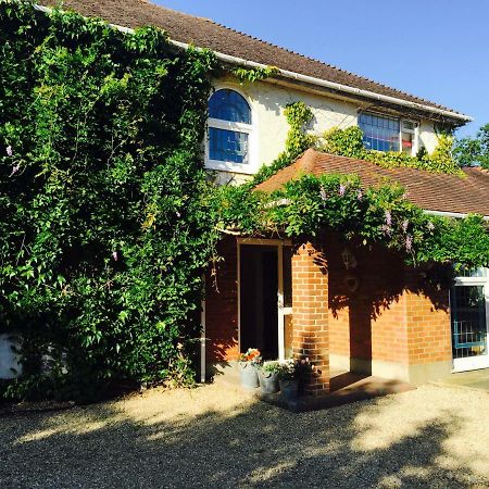 Stapehill Lodge B&B Hampreston エクステリア 写真