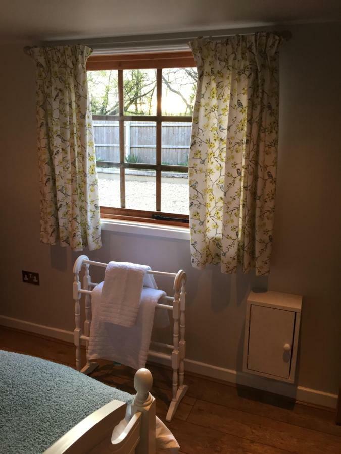 Stapehill Lodge B&B Hampreston エクステリア 写真