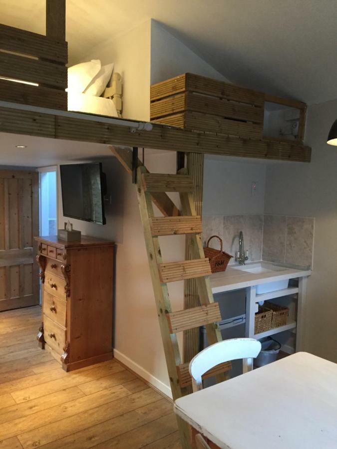 Stapehill Lodge B&B Hampreston エクステリア 写真