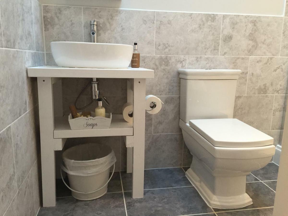 Stapehill Lodge B&B Hampreston エクステリア 写真