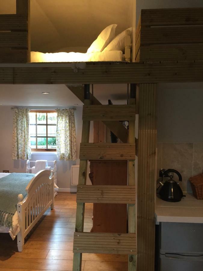 Stapehill Lodge B&B Hampreston エクステリア 写真