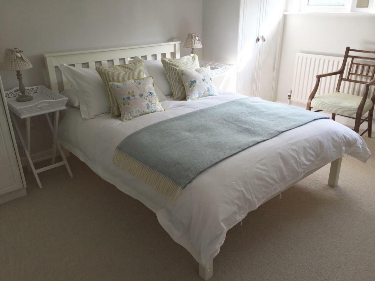 Stapehill Lodge B&B Hampreston エクステリア 写真