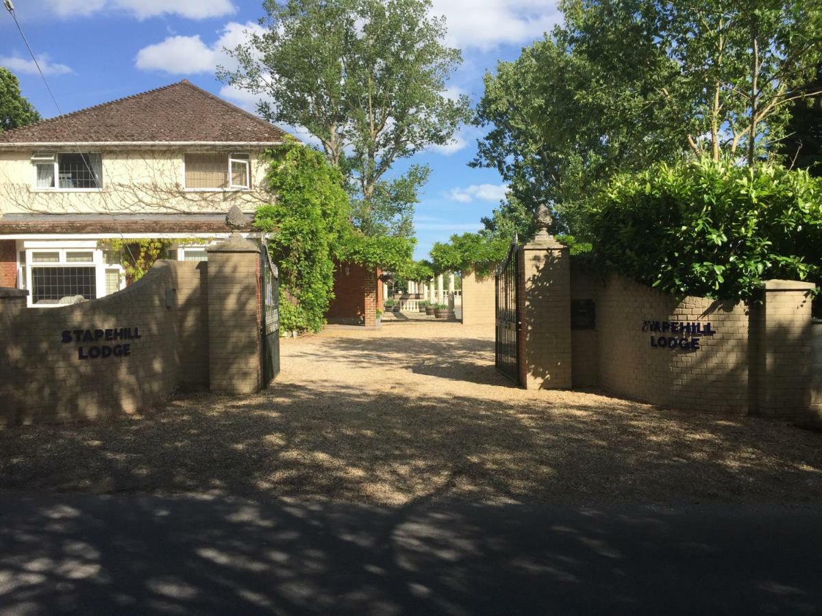 Stapehill Lodge B&B Hampreston エクステリア 写真