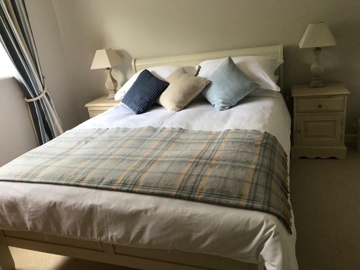 Stapehill Lodge B&B Hampreston エクステリア 写真
