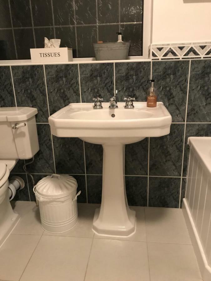 Stapehill Lodge B&B Hampreston エクステリア 写真