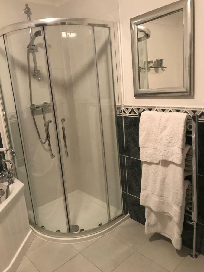 Stapehill Lodge B&B Hampreston エクステリア 写真