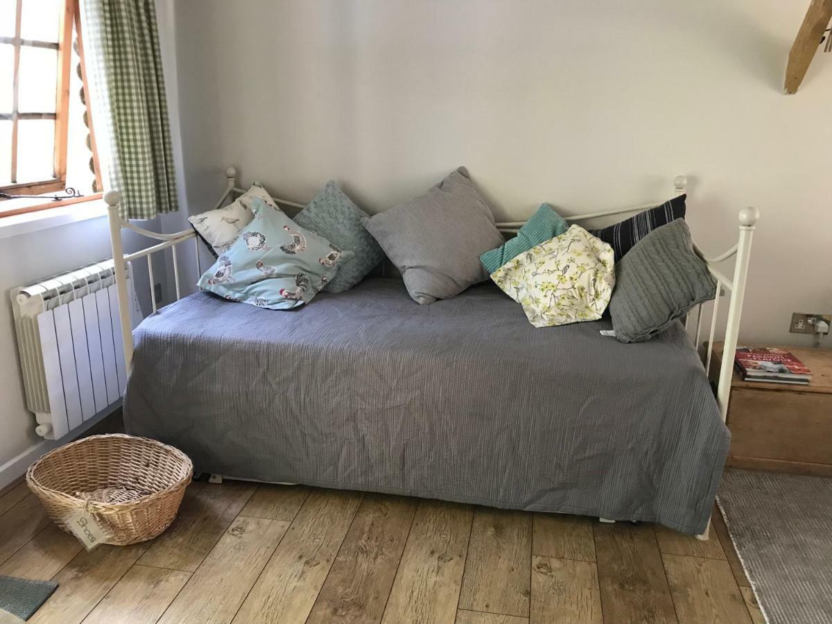 Stapehill Lodge B&B Hampreston エクステリア 写真