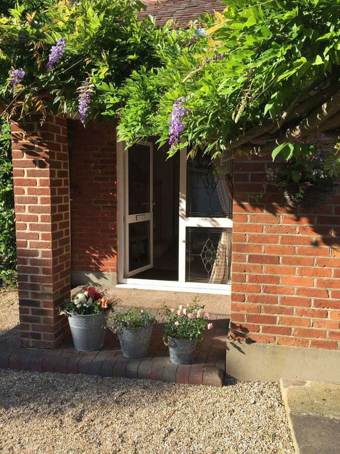Stapehill Lodge B&B Hampreston エクステリア 写真