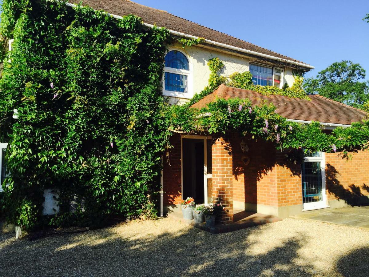 Stapehill Lodge B&B Hampreston エクステリア 写真